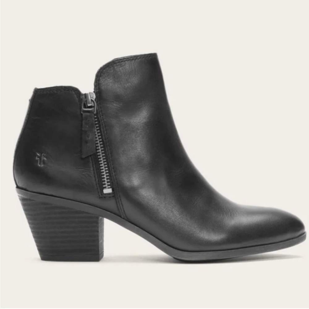 Frye Judith Black Leather Double Zip Ankle Bootie w Side Zipper and Block Heel
